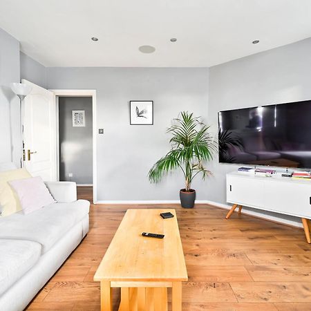 Cosy 1-Bed E15, Sleeps 4, 1 Min From Tube Station Near O2 Arena Daire Londra Dış mekan fotoğraf