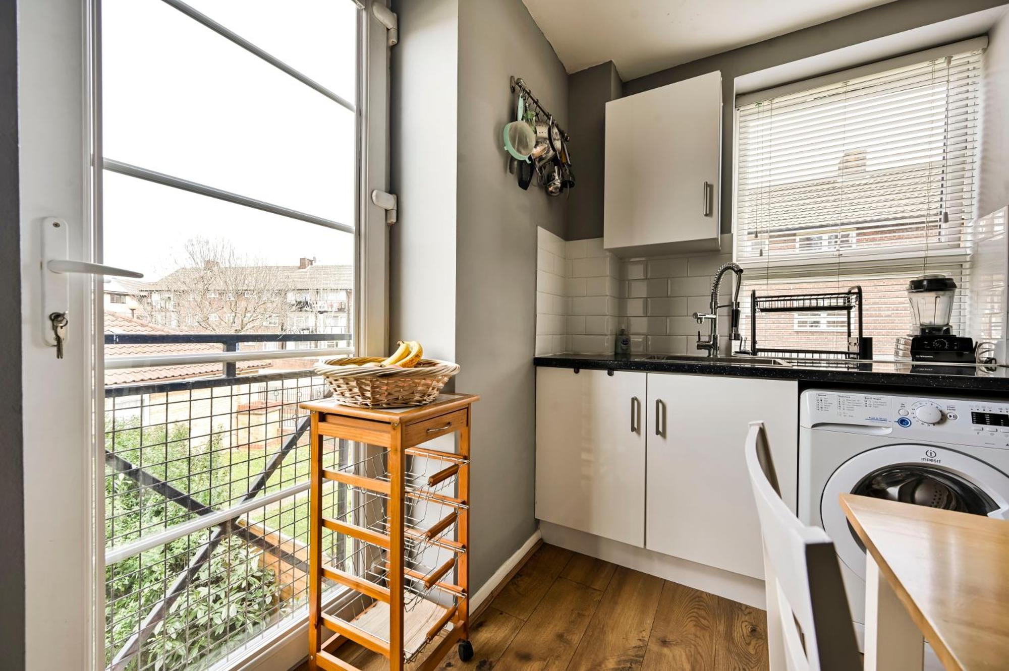Cosy 1-Bed E15, Sleeps 4, 1 Min From Tube Station Near O2 Arena Daire Londra Dış mekan fotoğraf